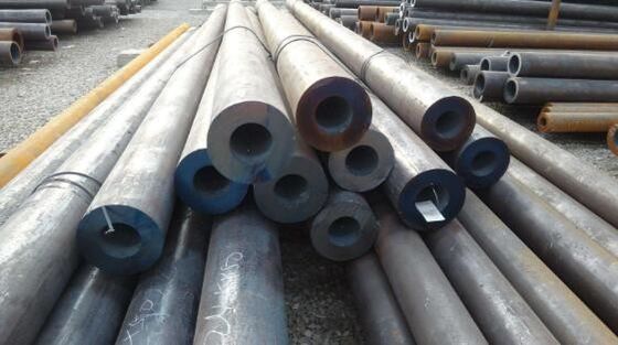 Tubo di acciaio senza saldatura con spessore della parete personalizzato e resistenza alla corrosione per applicazioni industriali con estremità lisce