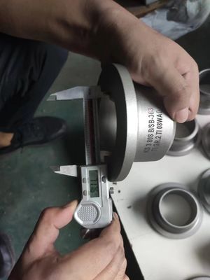 Tappo in acciaio forgiato ASTM B366 Raccordo per tubo in acciaio legato con tappo filettato maschio da 4 "