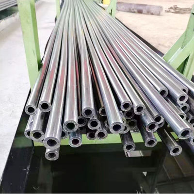 Pipe Lega di nichel che soddisfa gli standard ASTM ideale per le industrie chimiche aerospaziali e marittime che richiedono soluzioni di tubazioni
