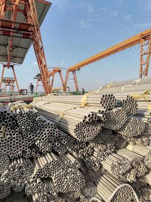 Tubi di acciaio senza cuciture lucidati standard ASTM/DIN/GB/JIS in lunghezze variabili