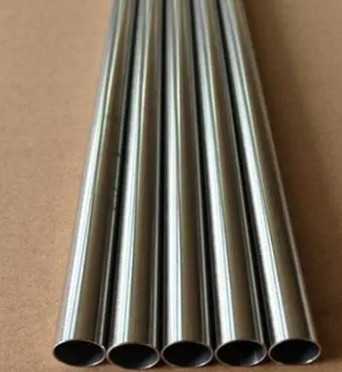 Tubi d'ottone UNS C-27200 rossi. medium di 0,79mm x di 9,52 duro secondo ASTM B-135 sulle barre di 5,800mm