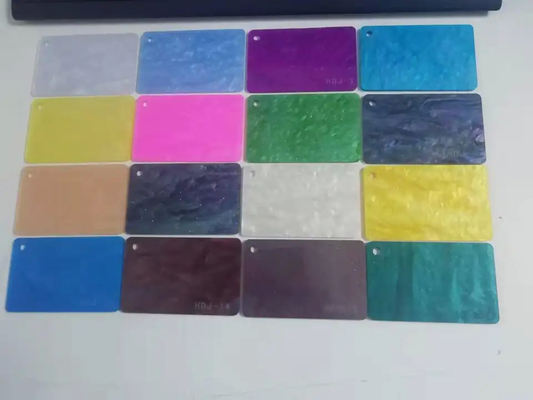 Il perspex trasparente spesso riveste il taglio di pannelli dei fornitori dei prezzi per graduare lo strato secondo la misura acrilico fuso
