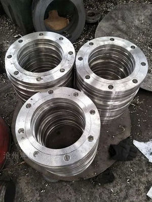 Flange in lega di acciaio lavorate di precisione che garantiscono dimensioni accurate e alta resistenza per applicazioni industriali